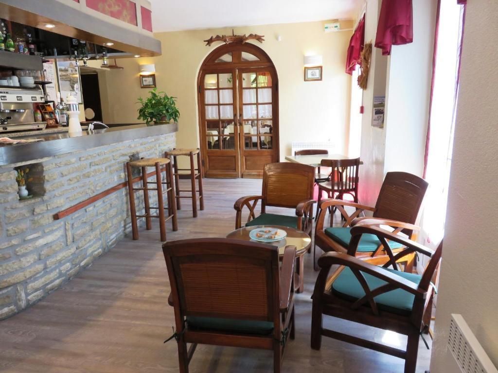 Le Relais Du Pont De Rhodes Hotell Frayssinet Exteriör bild